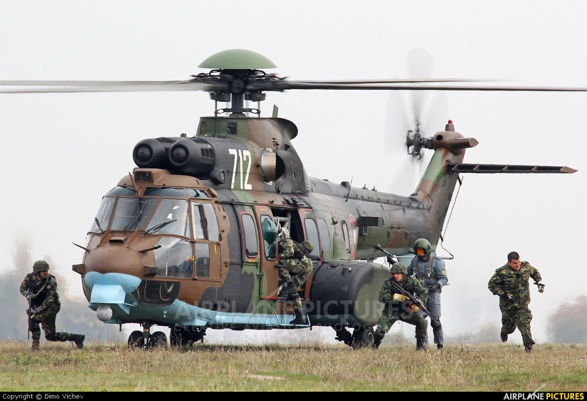 Eurocopter AS332: &quot;Ngua tho&quot; giup chau Au danh bai UH-60 cua My-Hinh-2